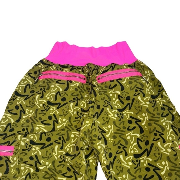 Zumba Women's Cropped Cargo Joggers Accent Waist Dance Gym Workout Fitness - Picture 5 of 7